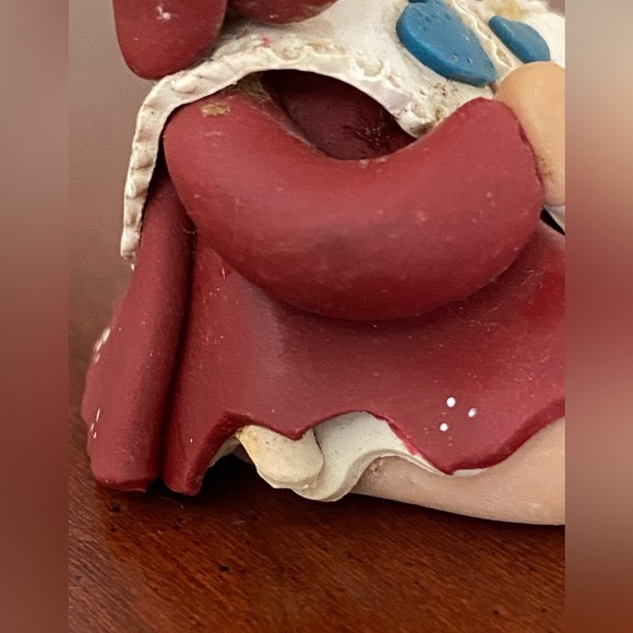 Small Clay Woman in Bonnet Sewing a Quilt - Crafting - Picture 8 of 11